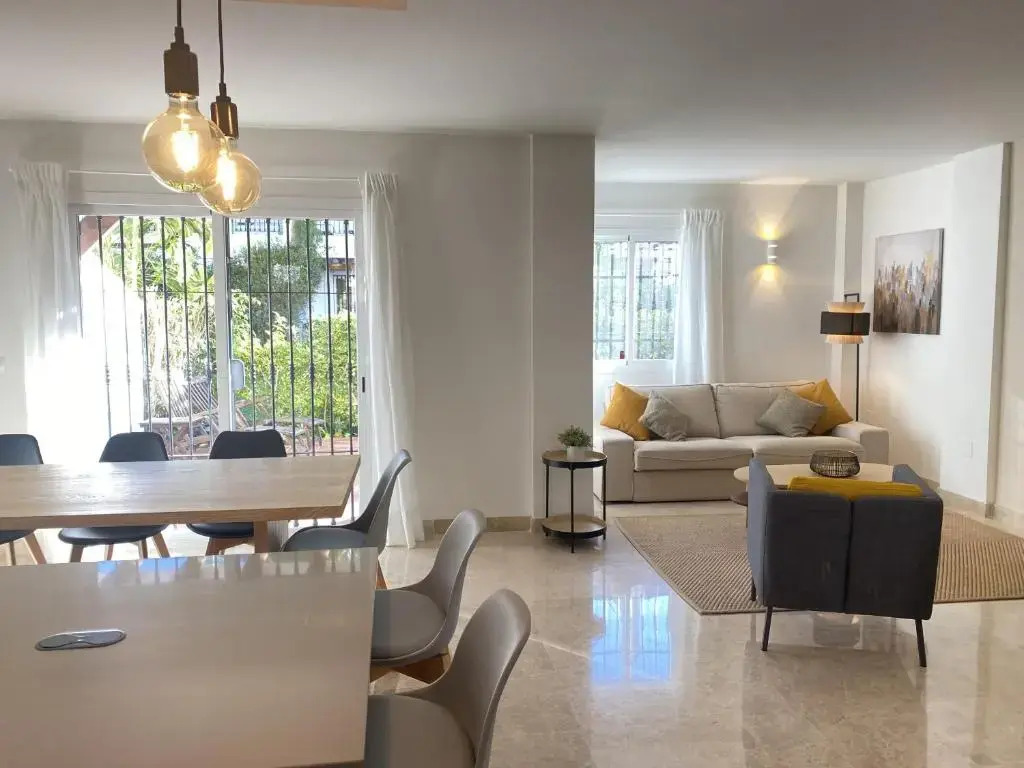 Preciosa casa de 4 habitaciones y 3 baños, Urbanización Los Naranjos, Puerto Banus