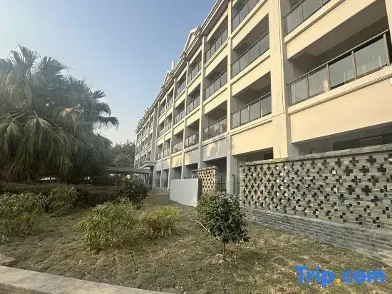 Hot Spring Forest Holiday Hotel