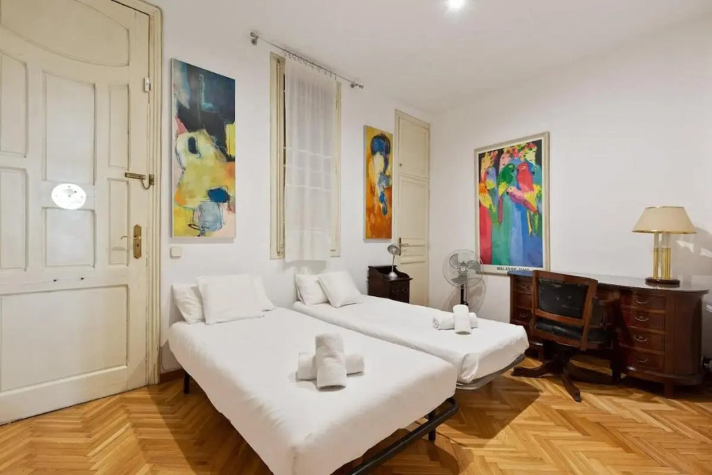 Magnificent and Massive 5 Bedroom Family Apartment and Terrace