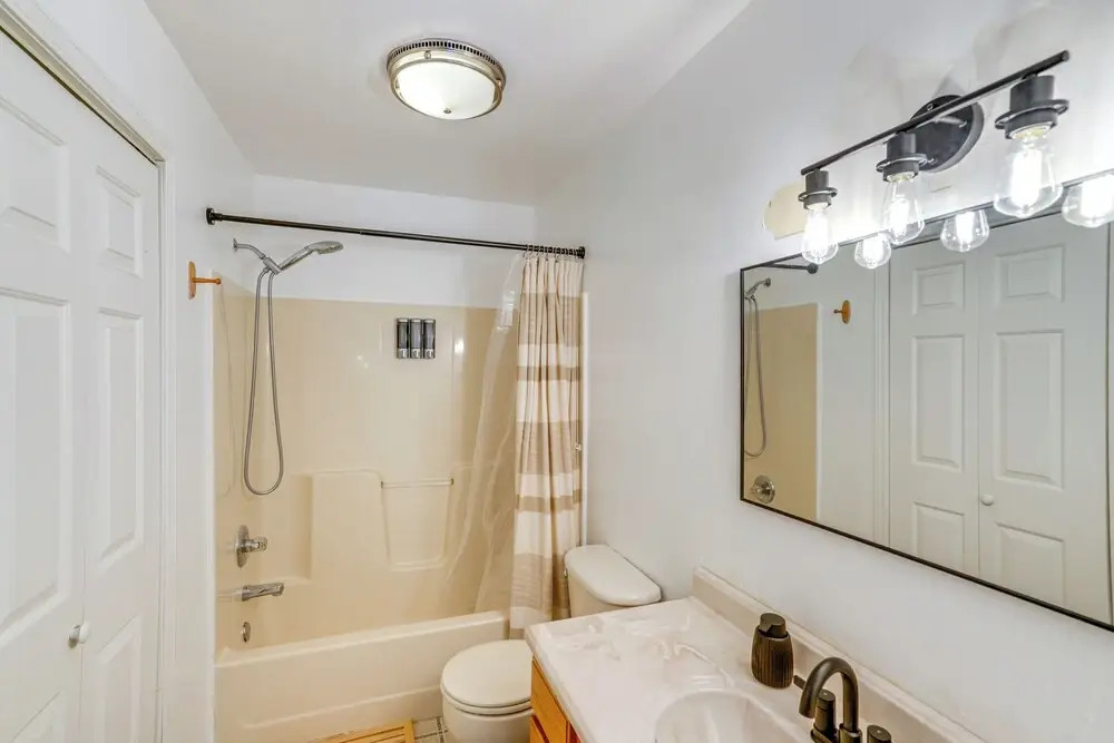 Family-friendly Saugerties Home w/ Hot Tub & Games