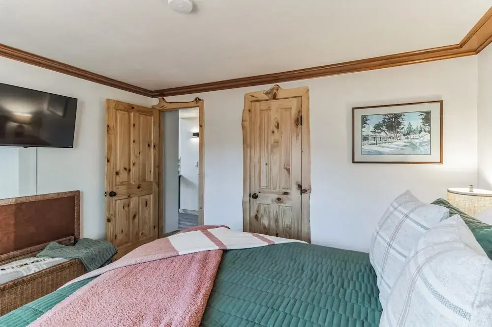 Timeless Traditions Arrowhead 3 Bedroom Home by RedAwning