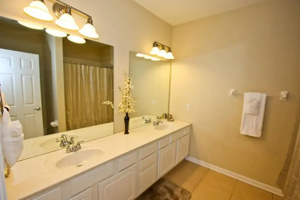 4845 Vista Cay