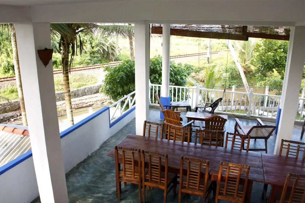 Asanka Surf House & Restaurant with pool
