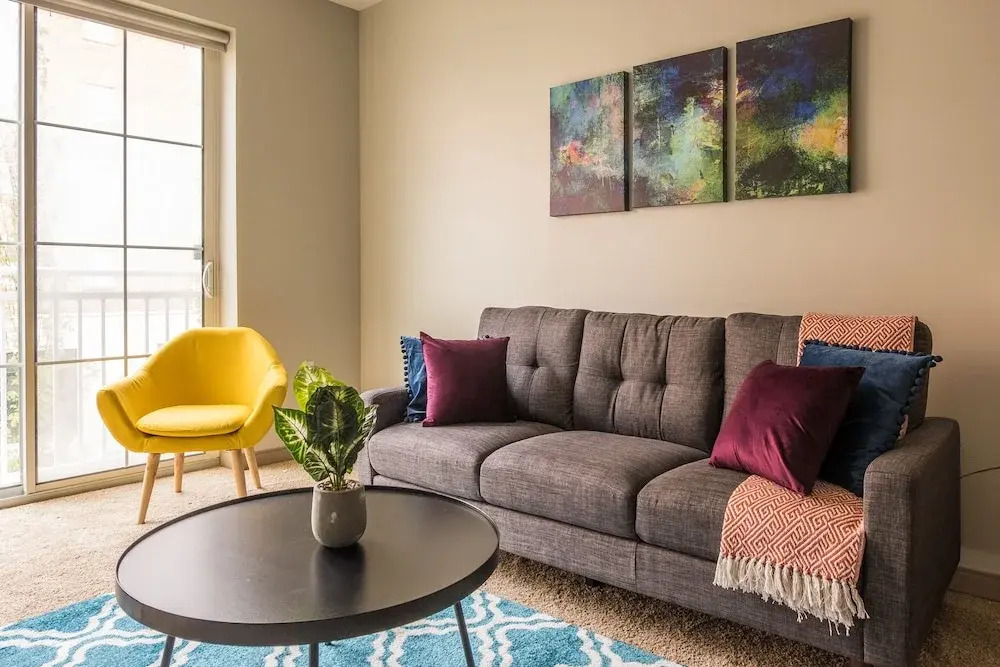 Convenient Apartments Near The Commons