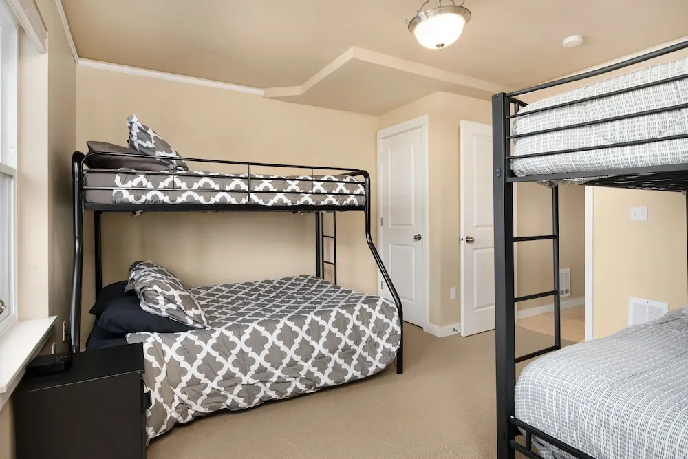 Seattle Vacation Home: Life's A Game