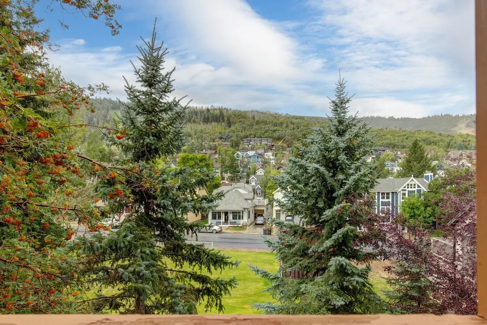 Town Pointe B205 3 Bedroom Condo by RedAwning