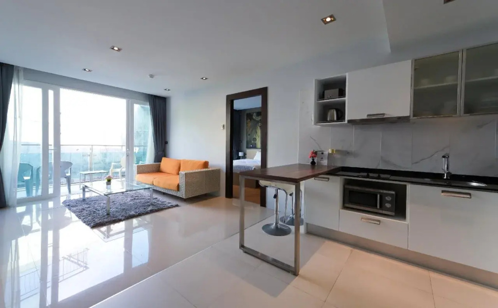 Private sea view apartment at Emerald Terrace