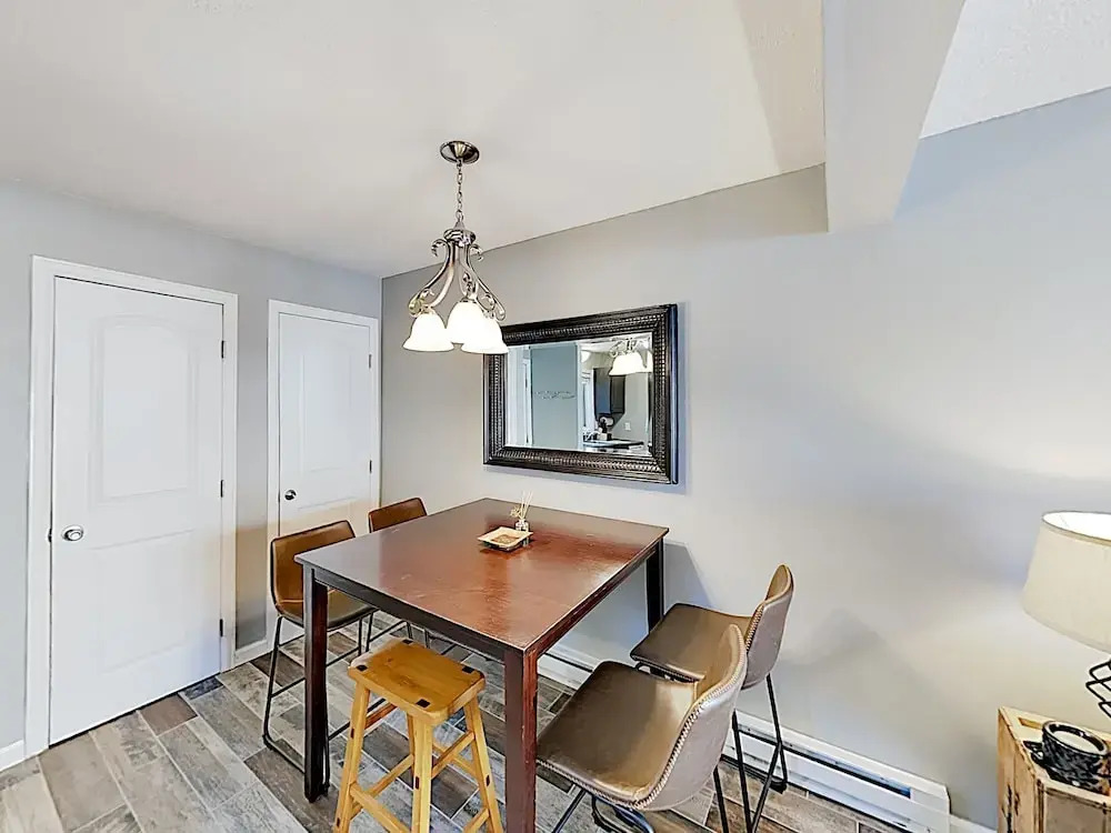 Plush Ski W/ Hot Tub, Pool & Fireplace 2 Bedroom Condo