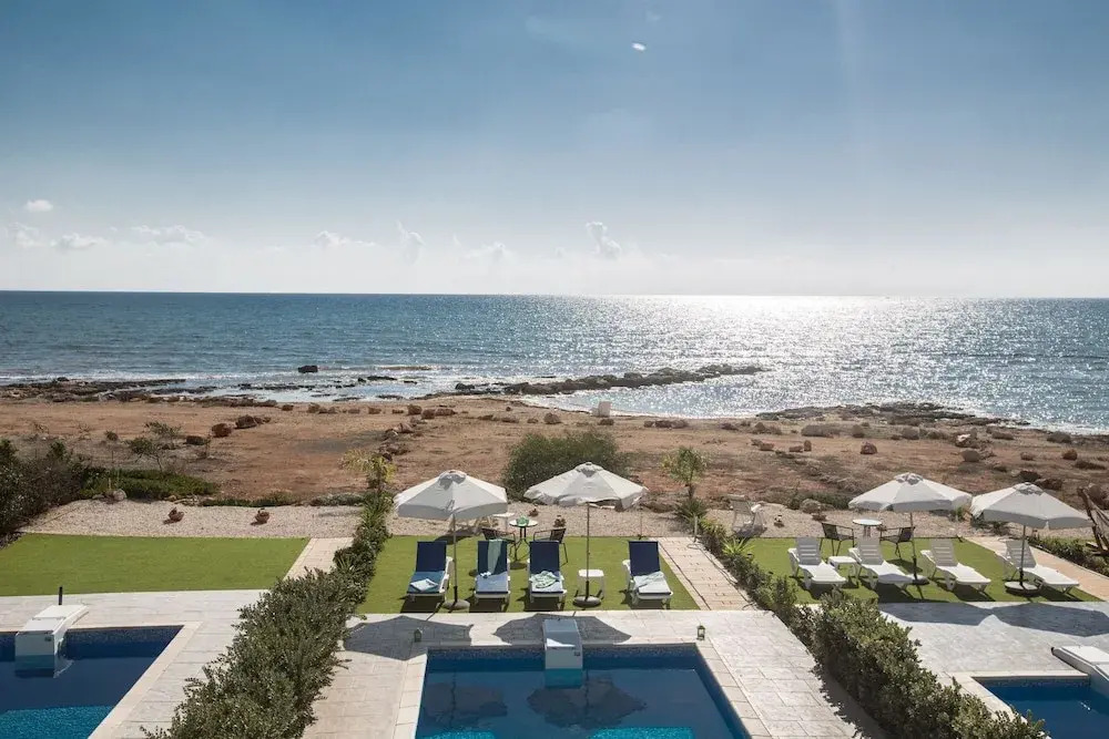 Celebrity Villa Oliver P 14