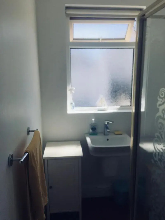 PAIGNTON S ONLY Ground floor Garden 2 Bedroom Apartment in front of the Pier & your Very own Private FREE Car space ,2 Double beds , 2 Single Beds , Kitchen , Air Fryer , 50 Blue ray Films ,Hotel Reception to Greet & Happily Help you
