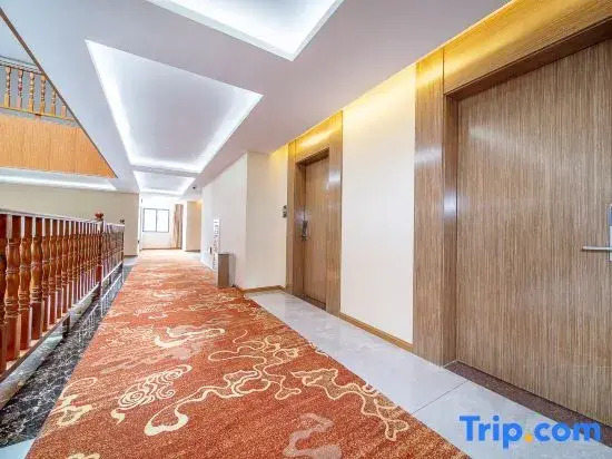 Heyue Hotel (Linyi Yunxian High speed Railway Station Store)