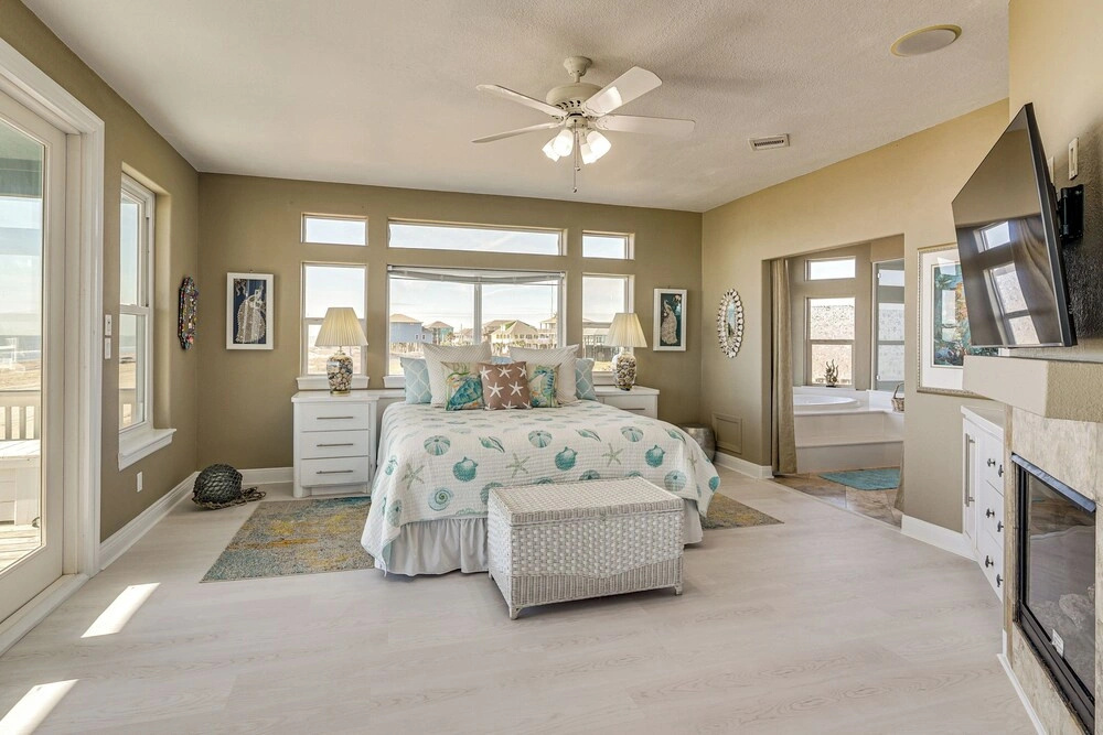 Steps to Sand: Spacious Crystal Beach Home w/ View