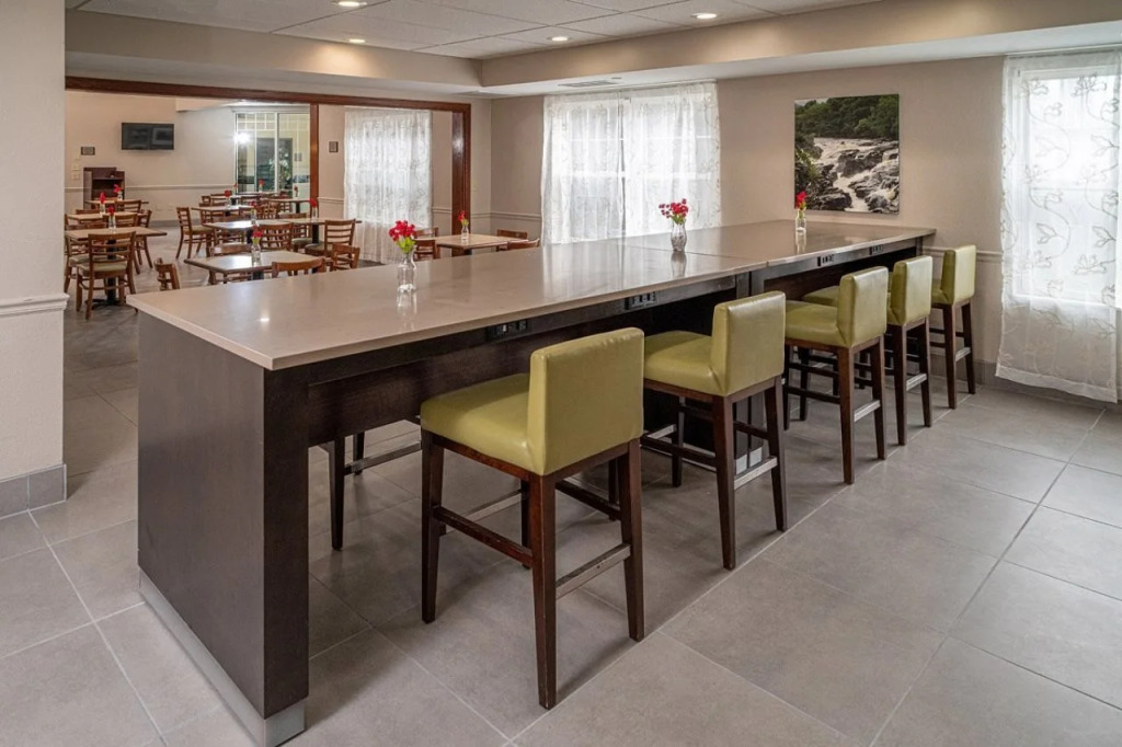Country Inn & Suites by Radisson, Dunbar - Charleston