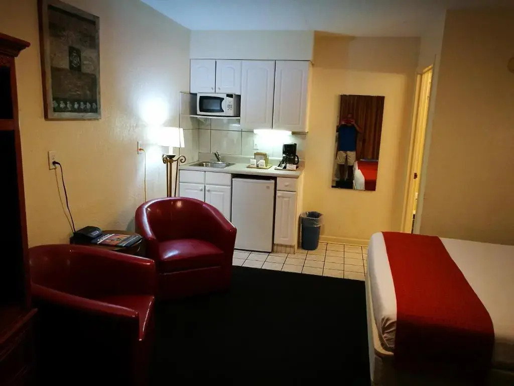 Merida Inn & Suites