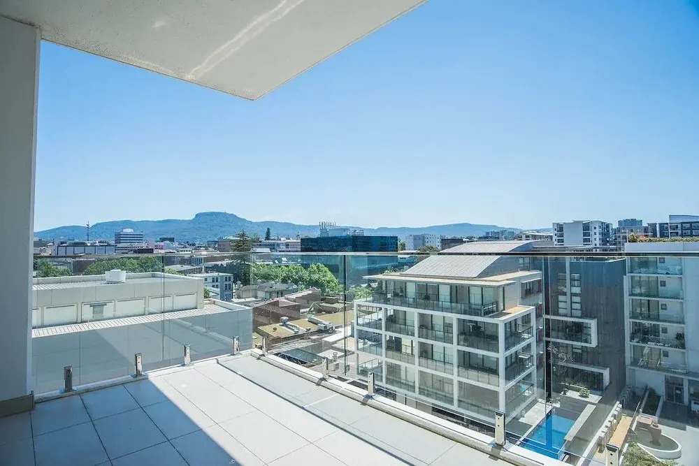Spacious Central Apartment Walking Distance To Beach