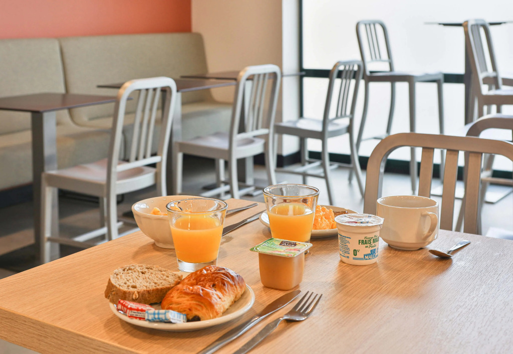 B&B HOTEL Les Sables-dOlonne Centre Gare