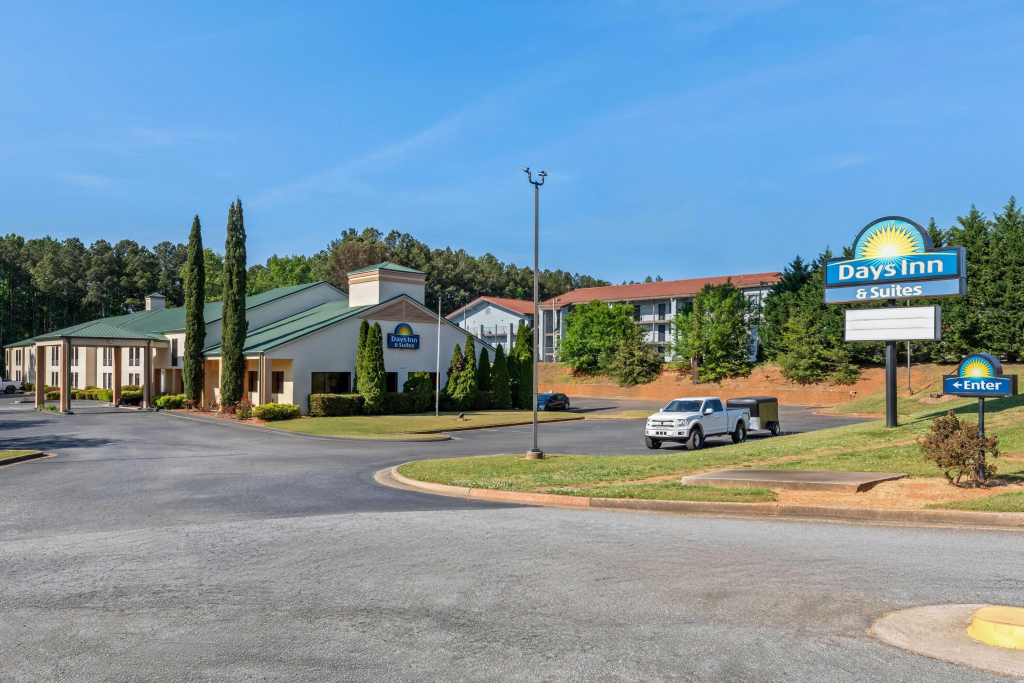 Days Inn & Suites by Wyndham Peachtree Corners Norcross