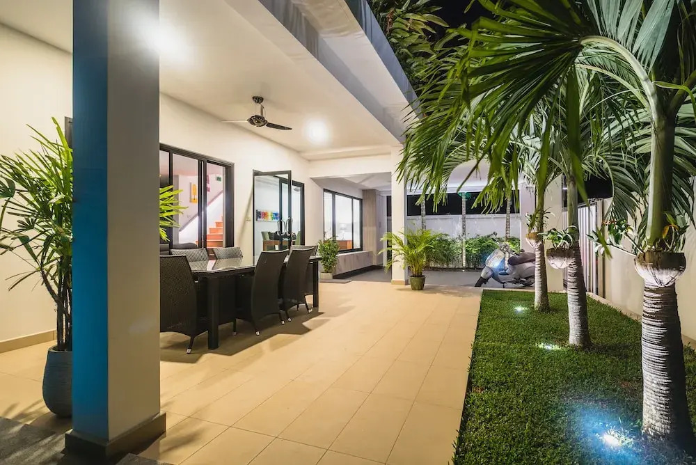 Villa White Pool
