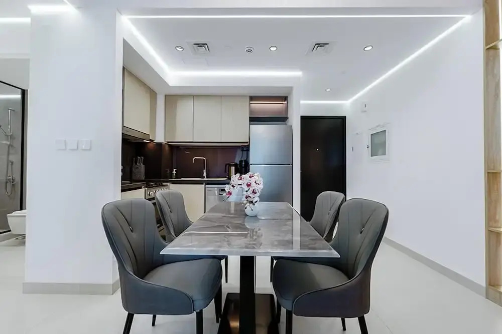 Stayis- 1 BR Spacious & Luxury Apartment