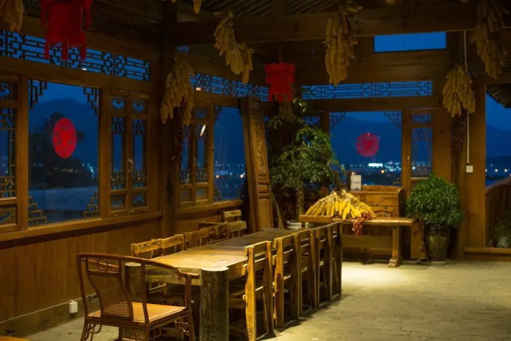 Lijiang Banshan Huayu Inn