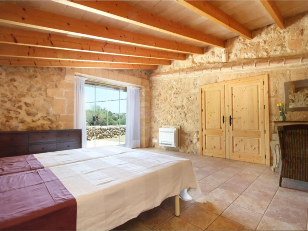 Mallorcan style house with pool and air conditioning 4 km from the sea