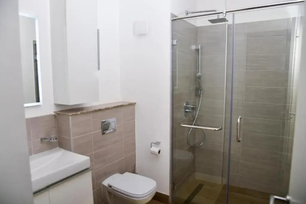 2bdr luxury apartment 16th floor