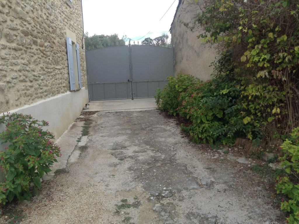 Beautiful holiday home with enclosed, private swimming pool near the village of Aubais.
