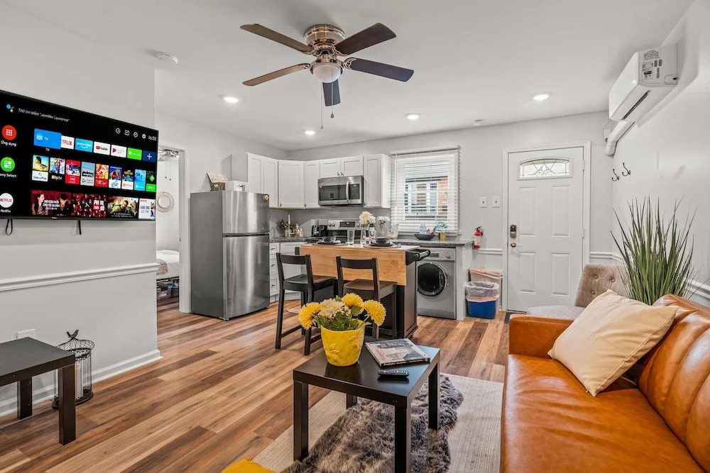 East Passyunk Trendy Apartment