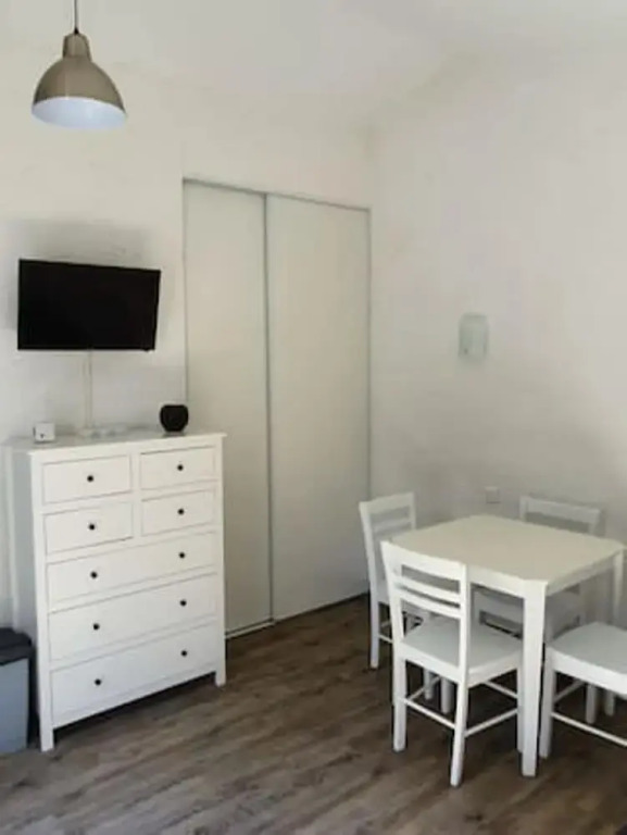 Apartment with One Bedroom in Saint-Raphaël, with Pool Access And Enclosed Garden - 600 M From the Beach