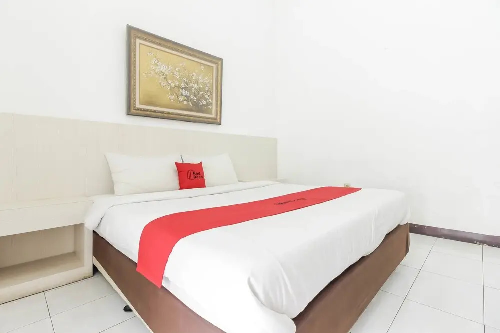 La Mega Hotel Cirebon by Reddoorz