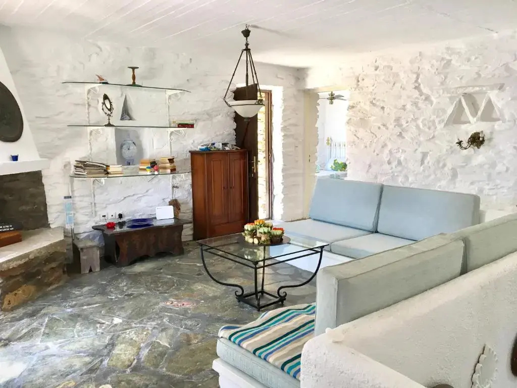 Villa Tereza, 2' walk from Koundouros beach and gorgeous pool!