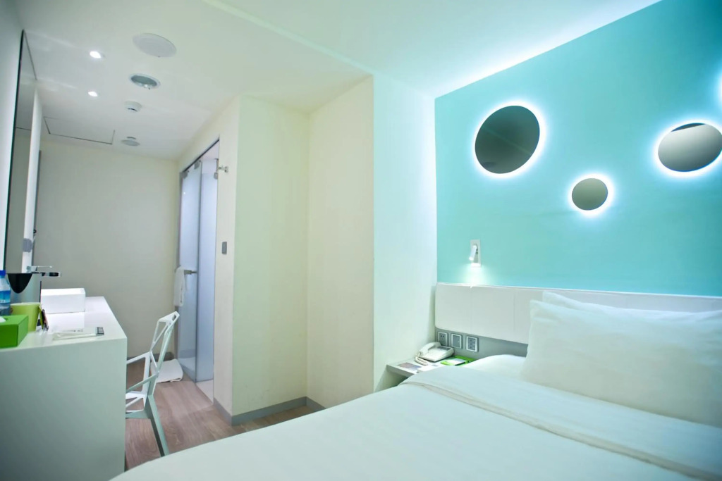 FX Hotel Kaohsiung Zhonghua Road Branch