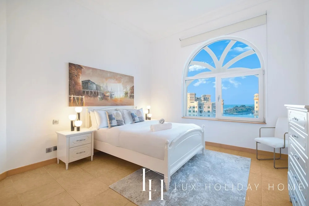 LUX The Shoreline Penthouse Suite