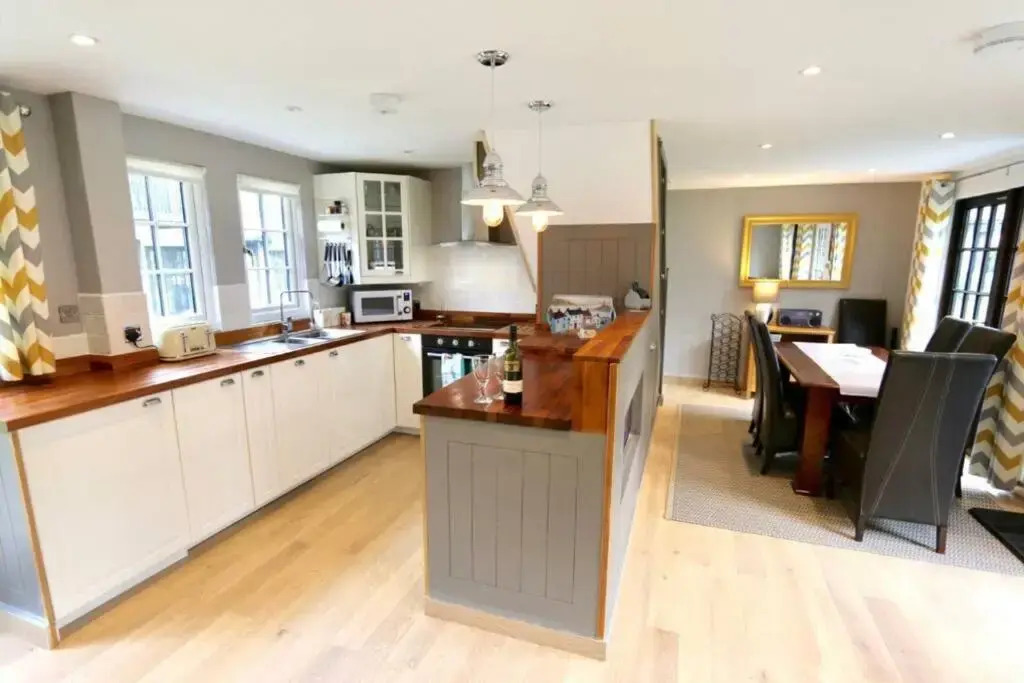 20 Tudor Court " Four Star AA accommodation"