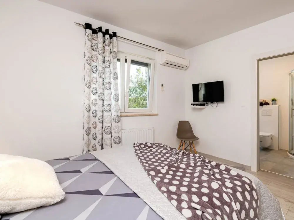 Detached Holiday Home With Swimming Pool, Near the Beach