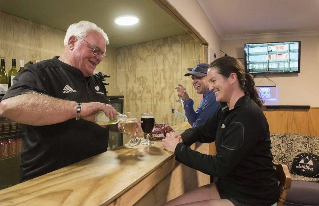 Adventure Lodge and Motels and Tongariro Crossing Track Transport