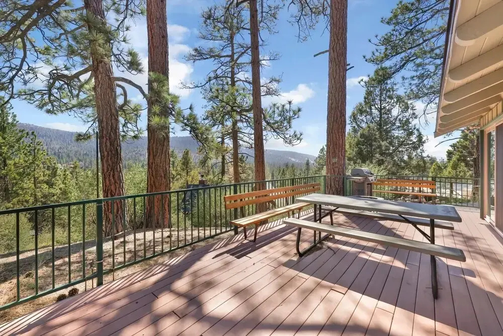 1772-scenic Retreat 2 Bedroom Home by RedAwning