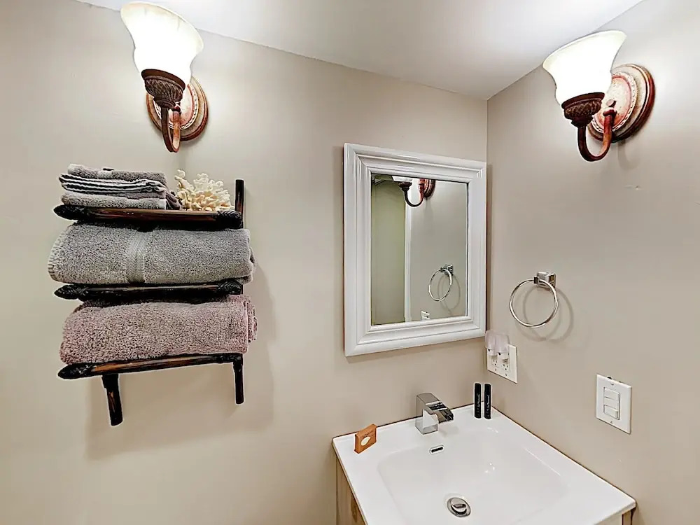 584 Marathon - 3 Br Home