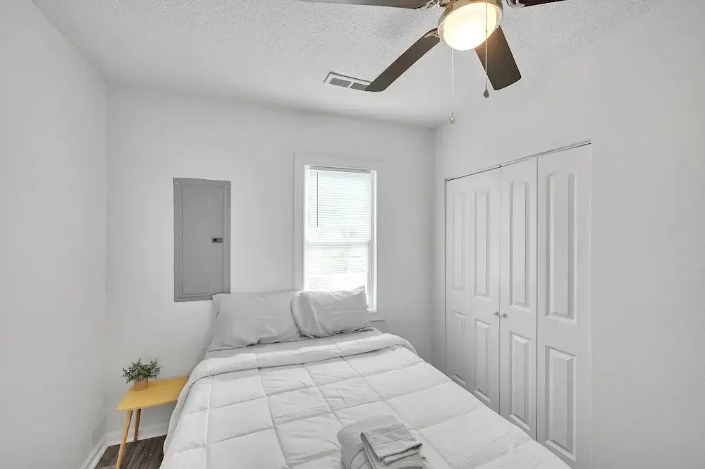 Quiet Family Home - Downtown, Pet Friendly, 4 Beds