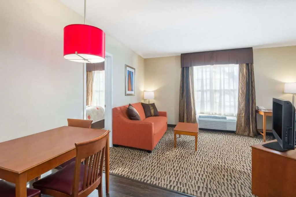 Hawthorn Suites by Wyndham Louisville North