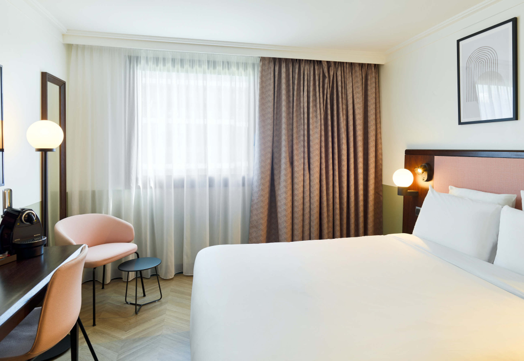B&B HOTEL Saint-Quentin-en-Yvelines Centre Gare 4 étoiles