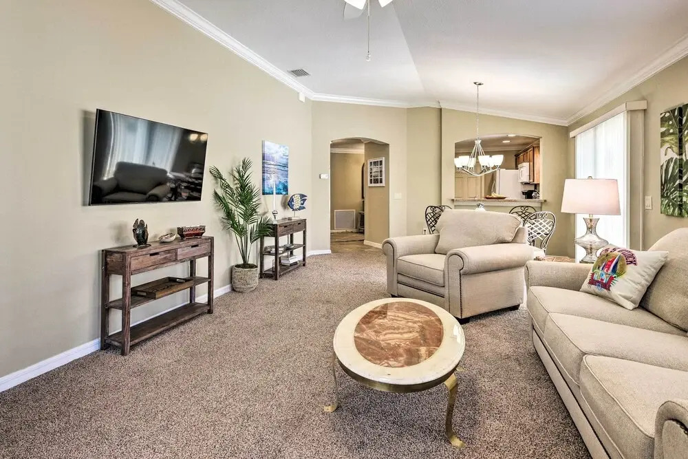 Sunny Courtyard Villa w/ Patio: Golf & Dine!