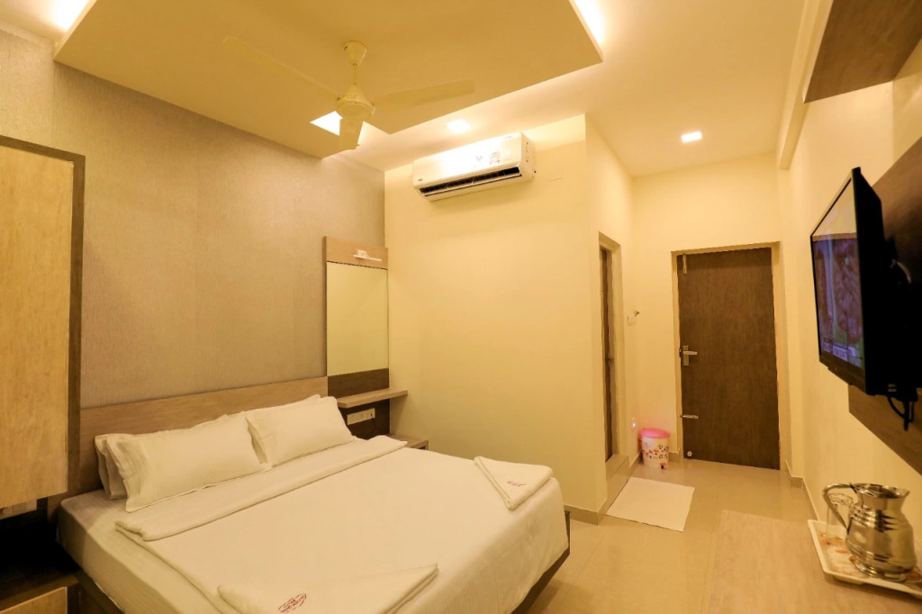 Jayam Hotel