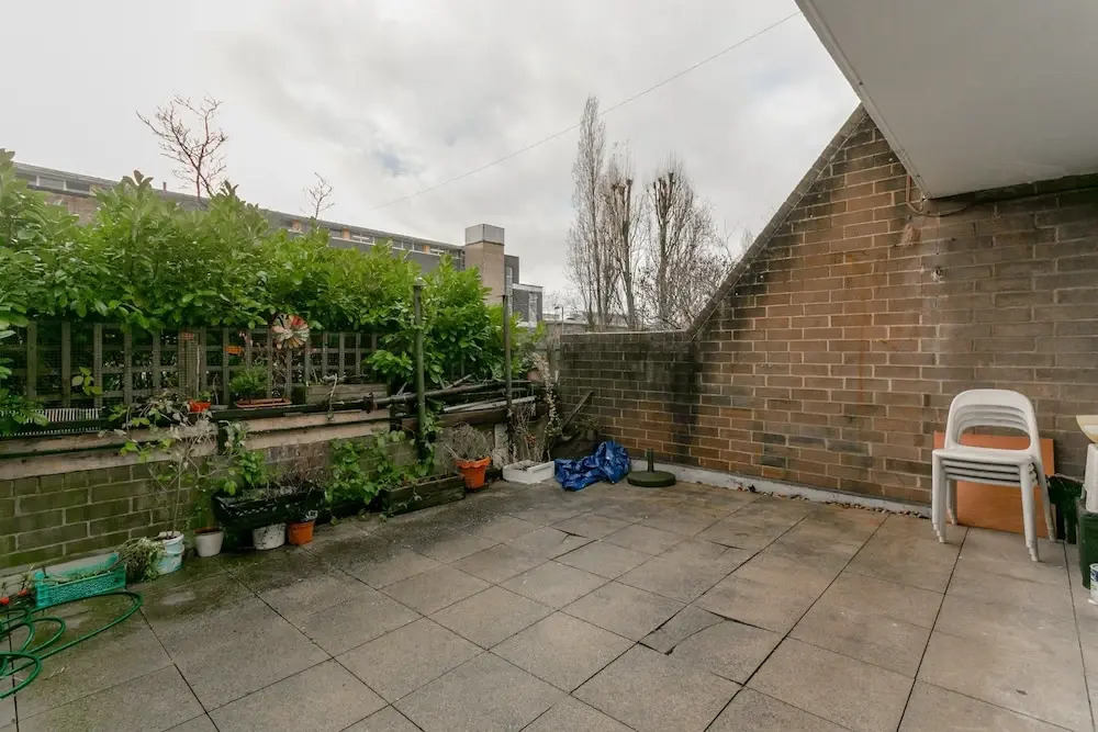 2 Bedroom Apartment in White City