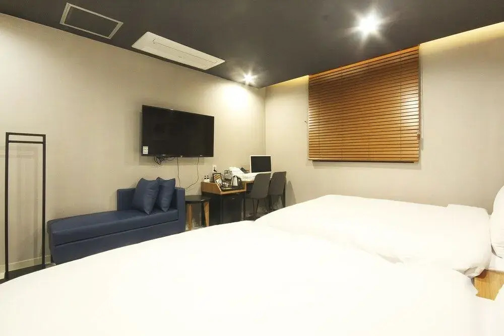 Changwon Myeongseo-Dong No. 25 Hotel Convention Branch