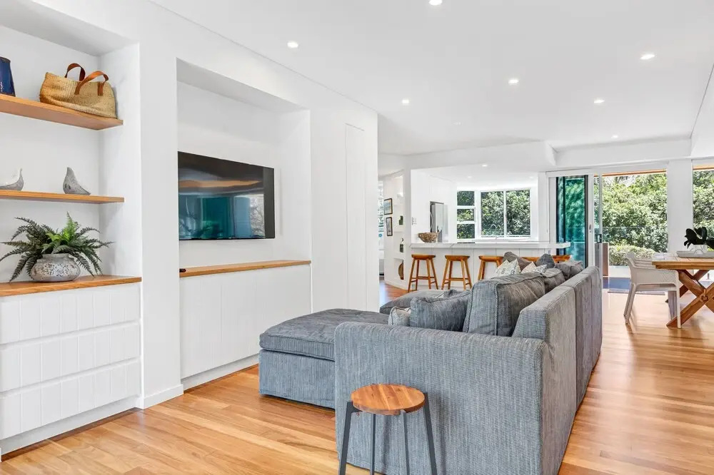 Exceptional Mooloolaba Beach Apt-Beach01