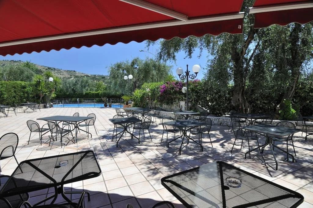 Hotel Apeneste