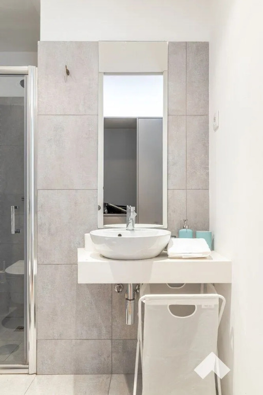 Mitch1 · Spacious Duplex in Porto's Downtown A/C