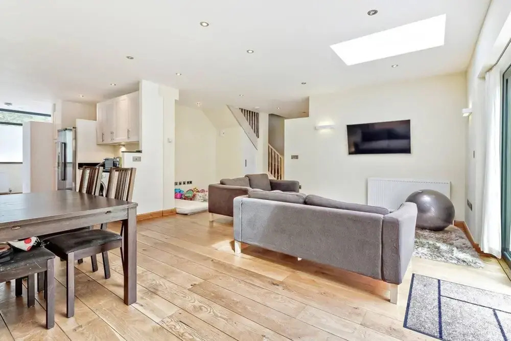 Stylish and Bright 3 Bedroom Duplex in North London