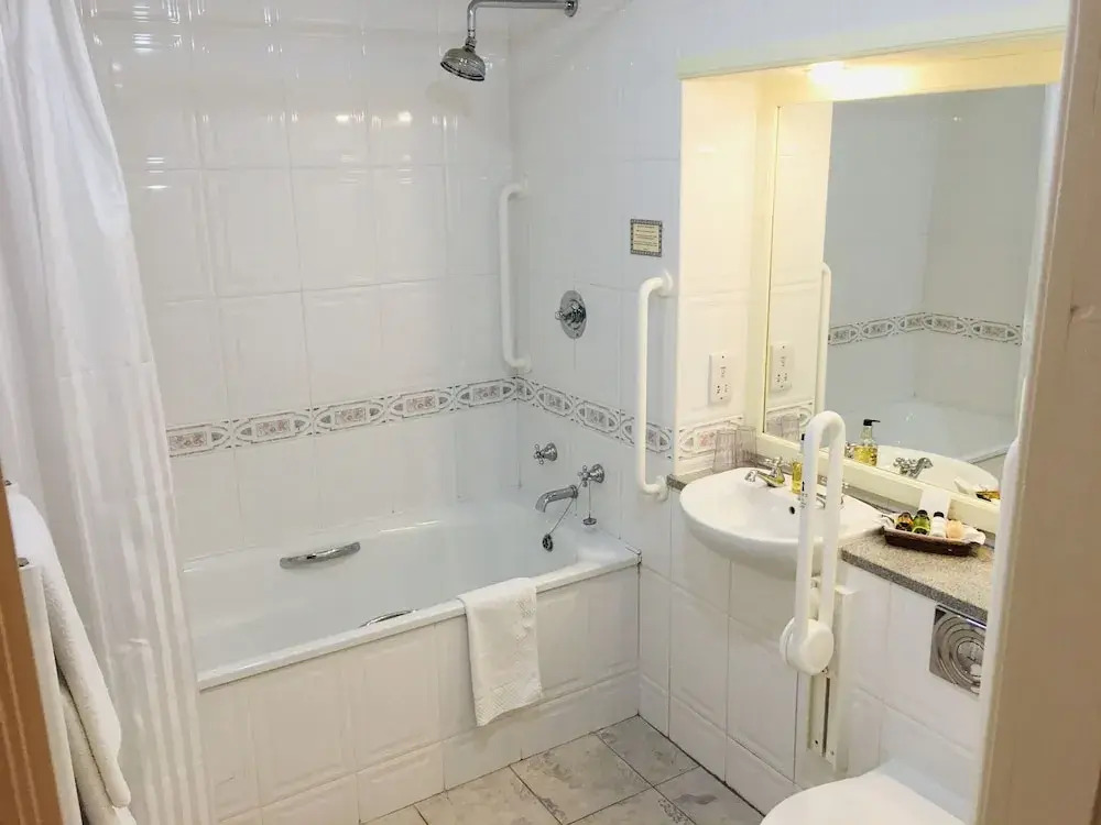 Wolds Village Hotel